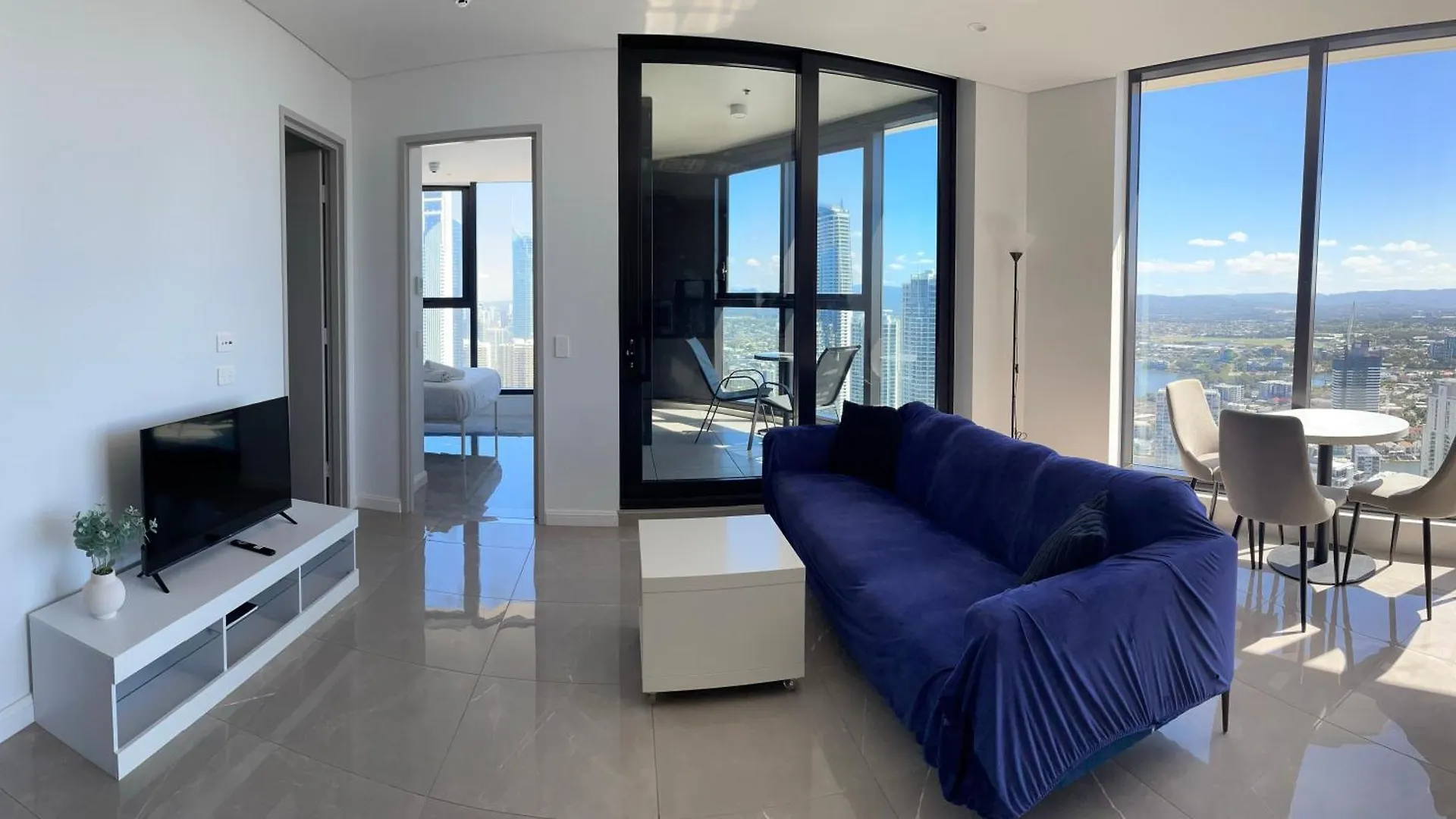 Serain Residences On 88 Esplanade Surfers Paradise ゴールドコースト アパート