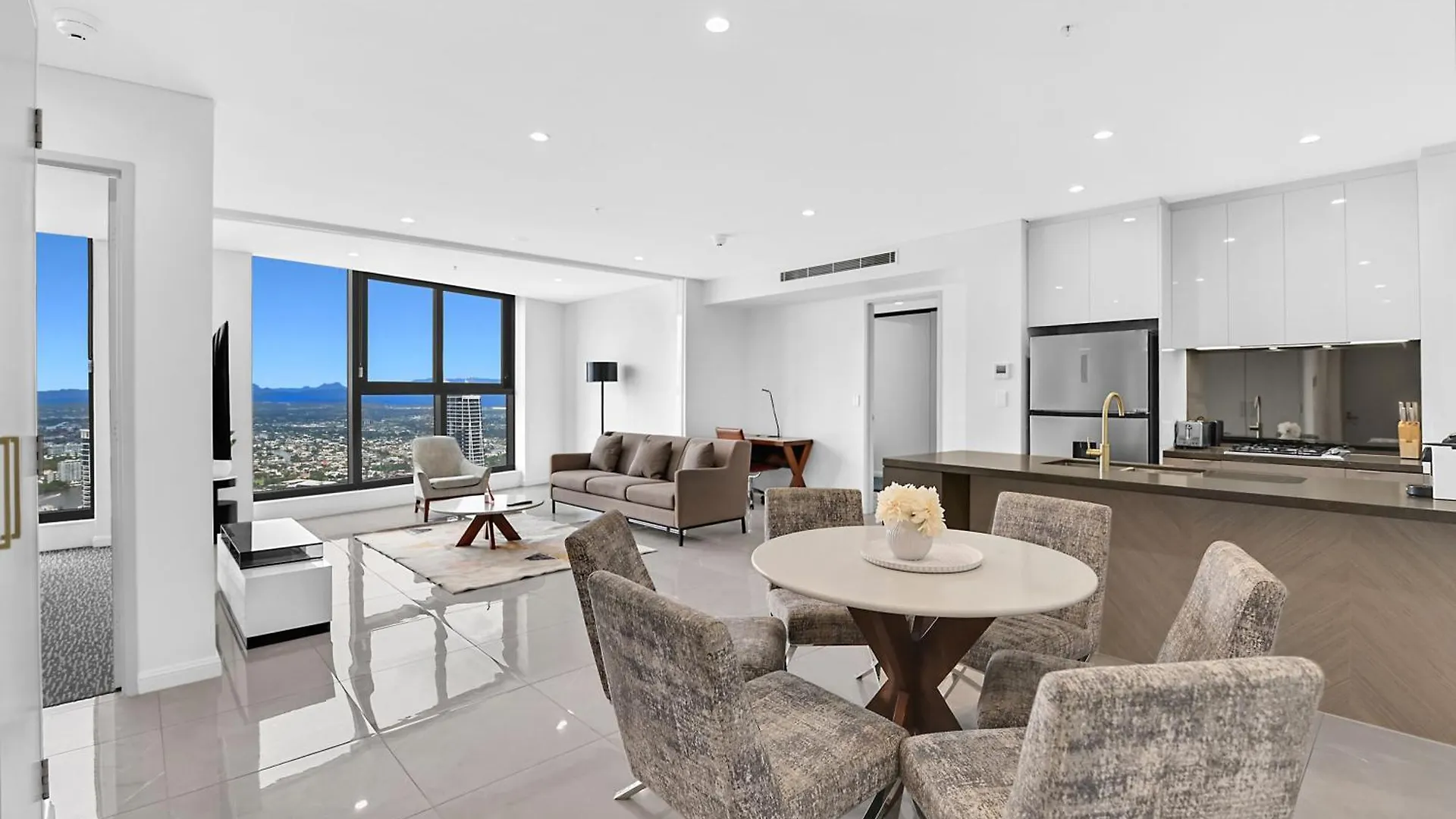 Serain Residences On 88 Esplanade Surfers Paradise ゴールドコースト アパート